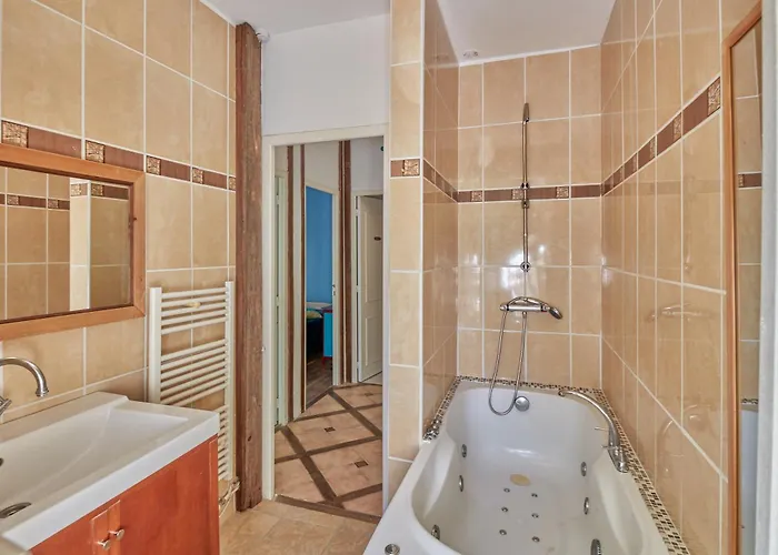 Cambes La Douce - Maison De A La Campagne *